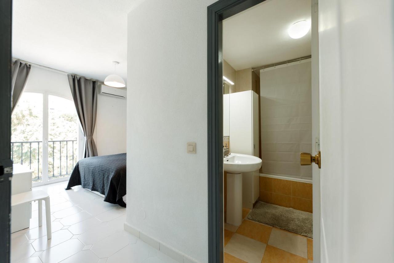 Spacious 2-Bedroom Apartment With Free Parking Sitio de Calahonda Extérieur photo