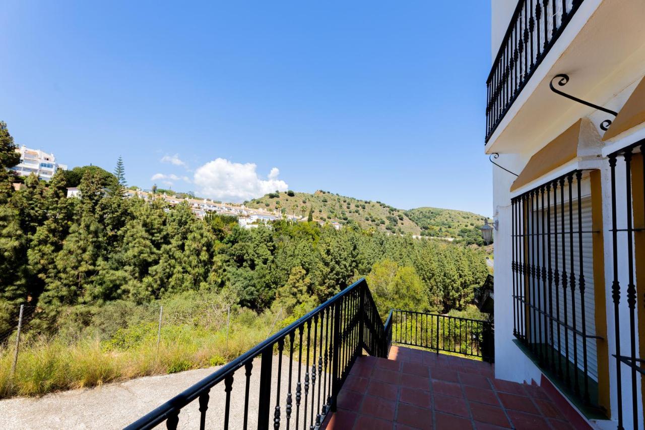 Spacious 2-Bedroom Apartment With Free Parking Sitio de Calahonda Extérieur photo