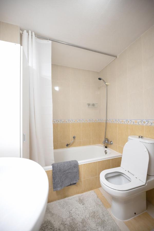 Spacious 2-Bedroom Apartment With Free Parking Sitio de Calahonda Extérieur photo