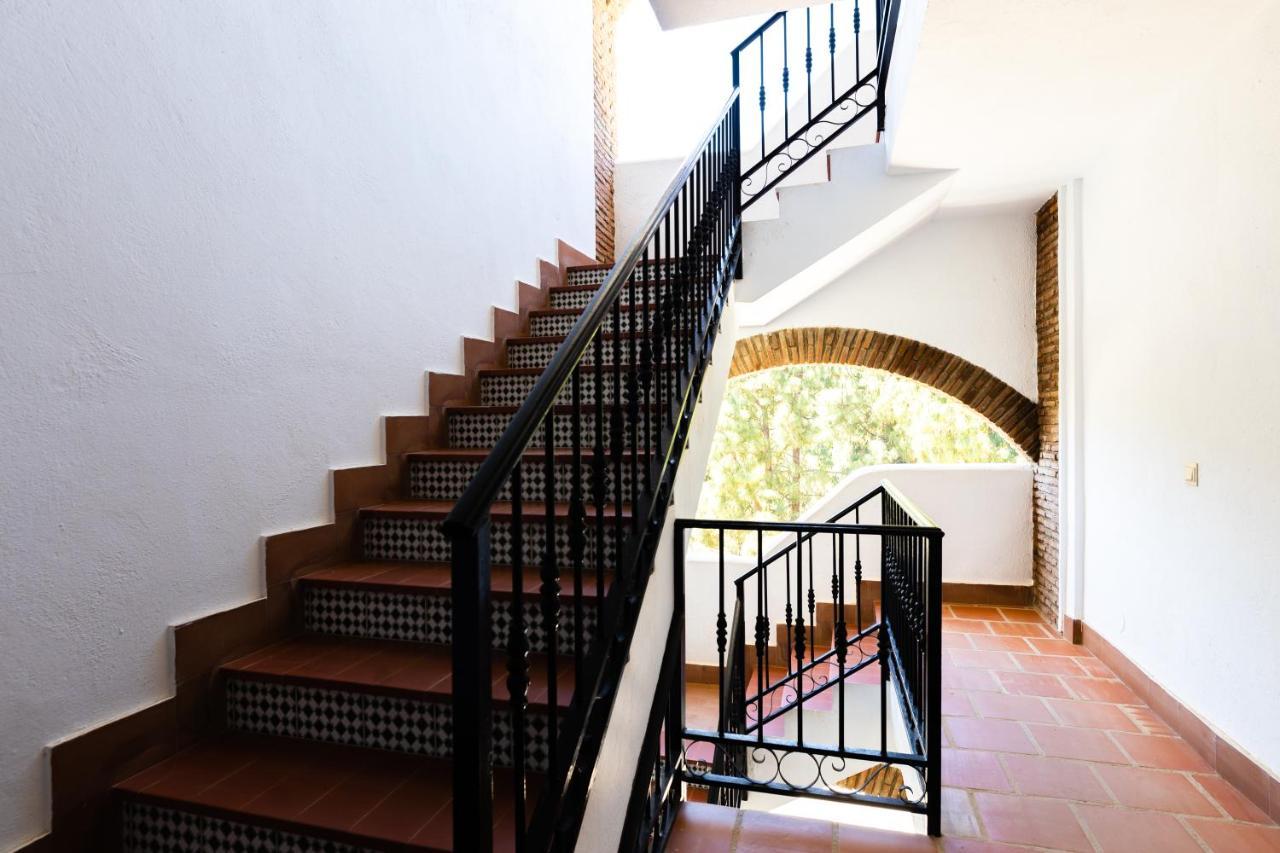 Spacious 2-Bedroom Apartment With Free Parking Sitio de Calahonda Extérieur photo